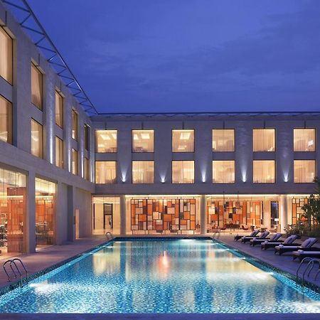 高知机场万怡酒店 尼杜巴塞莱 外观 照片 The hotel's pool