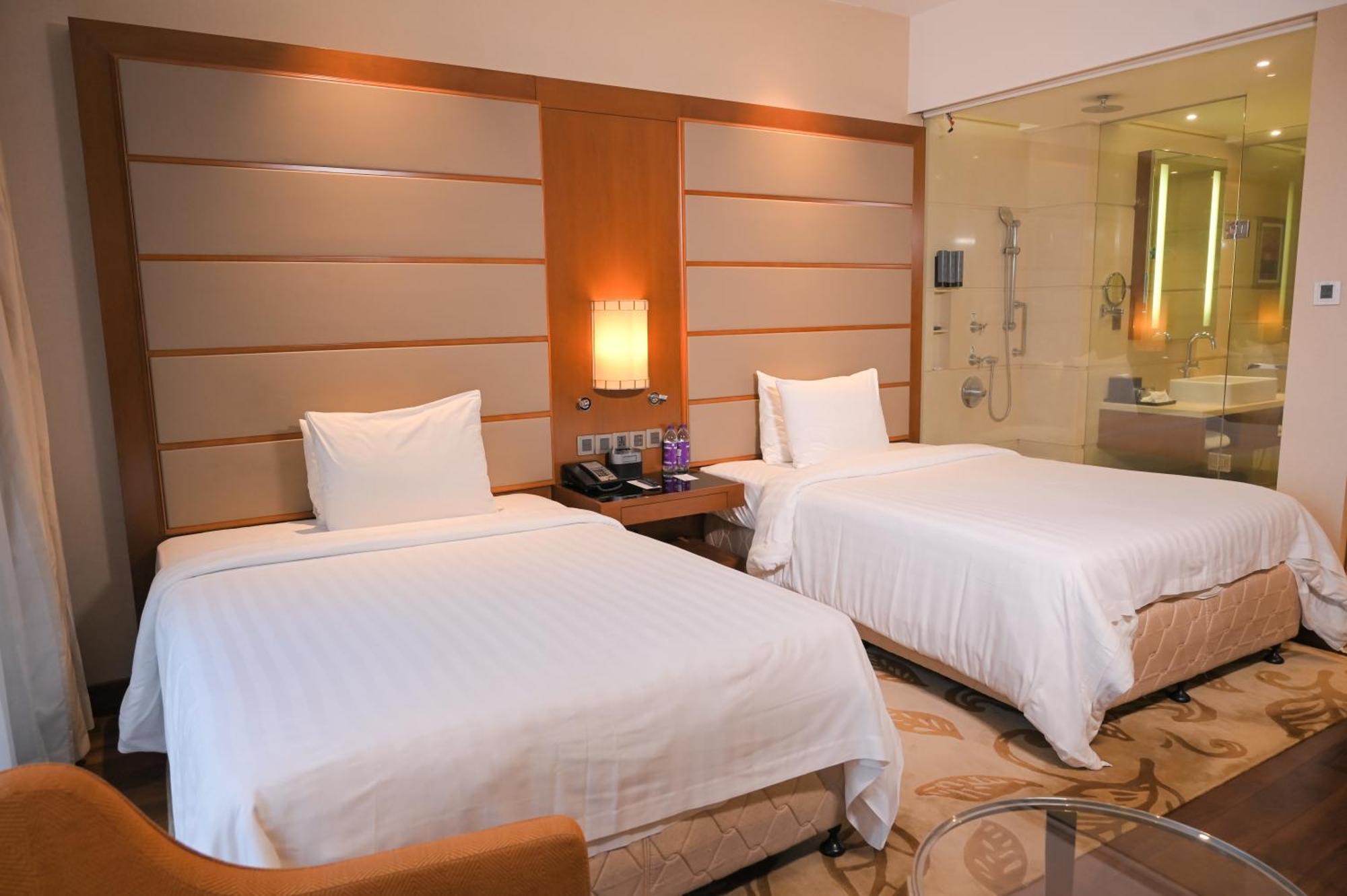 高知机场万怡酒店 尼杜巴塞莱 外观 照片 A room at the hotel