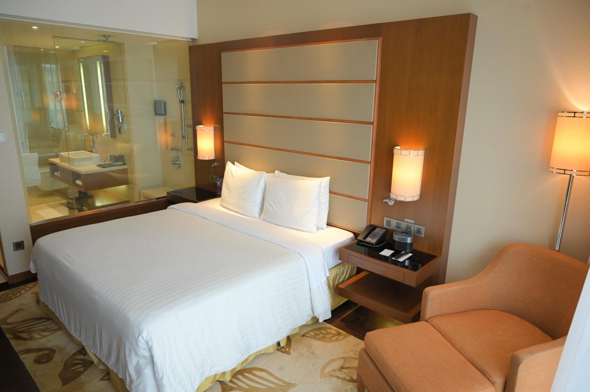 高知机场万怡酒店 尼杜巴塞莱 外观 照片 A room at the hotel