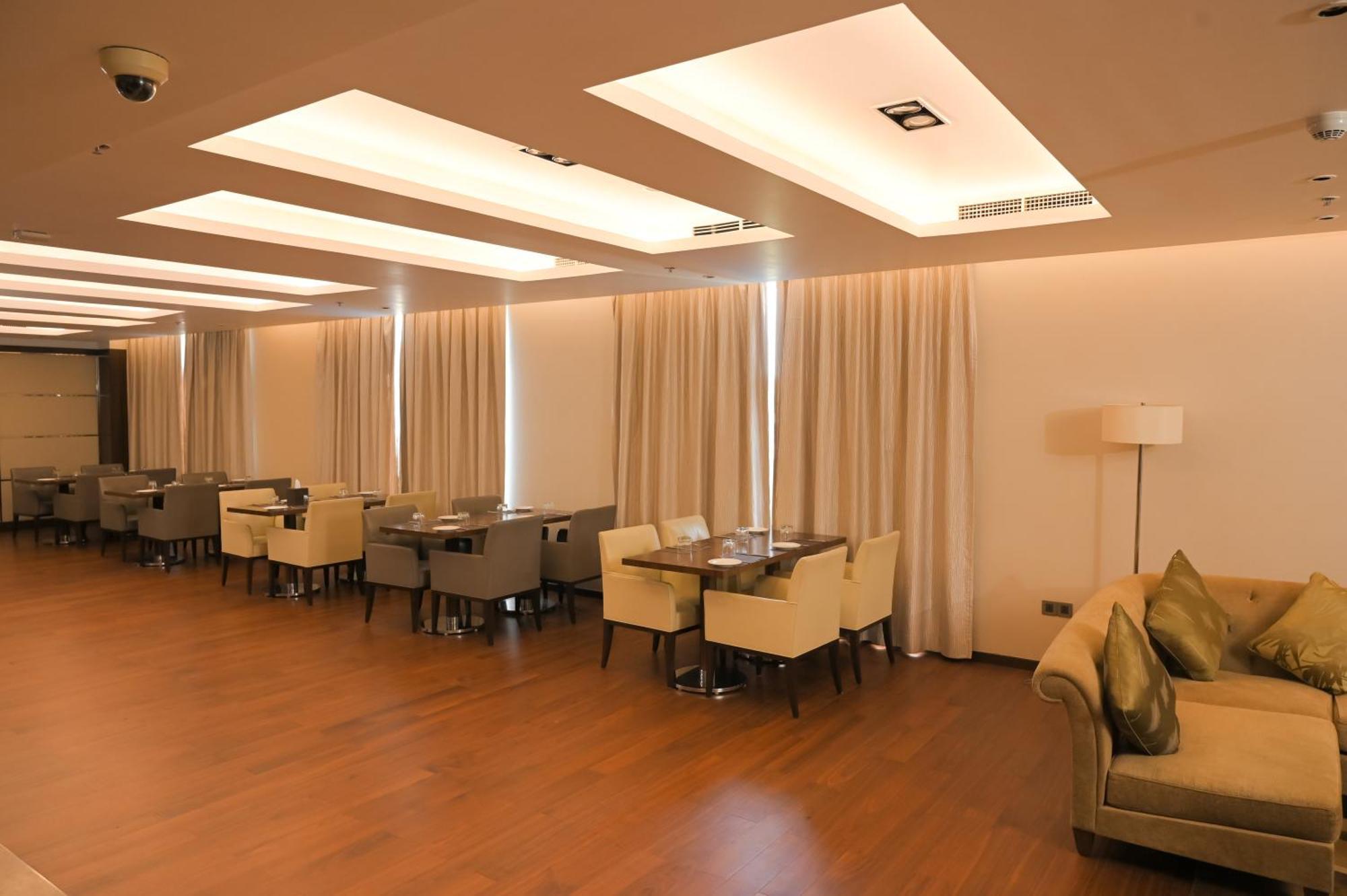 高知机场万怡酒店 尼杜巴塞莱 外观 照片 The interior of the lounge
