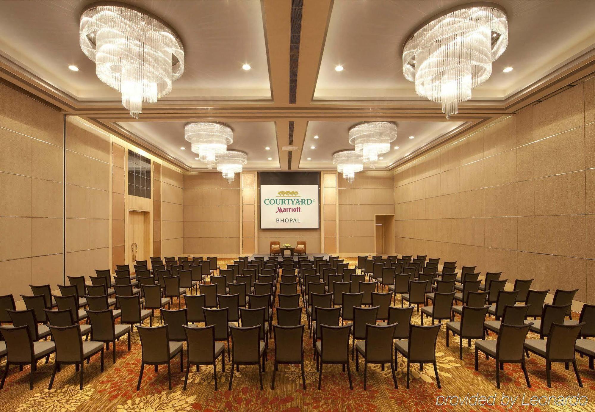 高知机场万怡酒店 尼杜巴塞莱 外观 照片 A typical meeting room