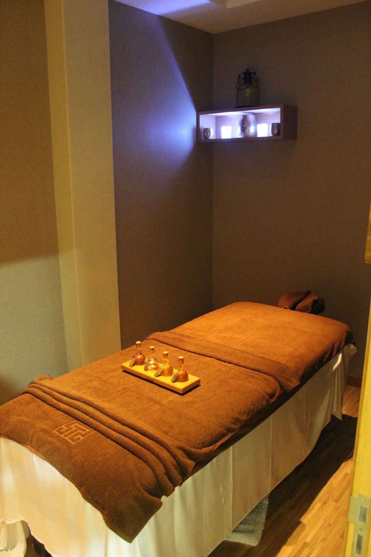 高知机场万怡酒店 尼杜巴塞莱 外观 照片 Ayurvedic massage
