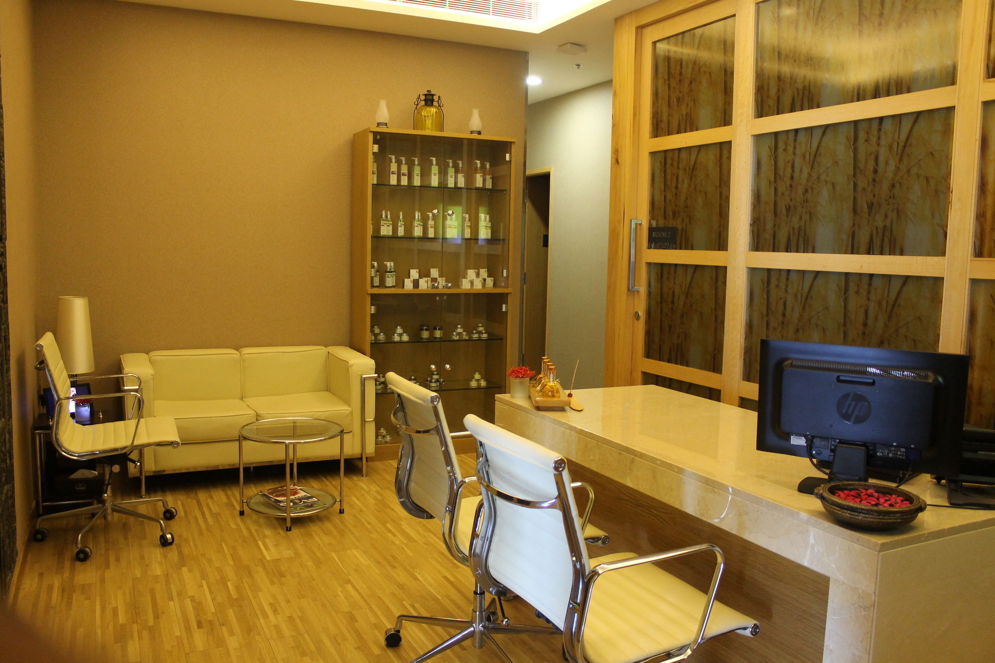 高知机场万怡酒店 尼杜巴塞莱 外观 照片 A doctor's office in Taiwan